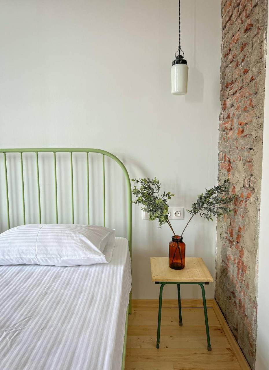 Black Tomato Hostel Kutaisi Esterno foto