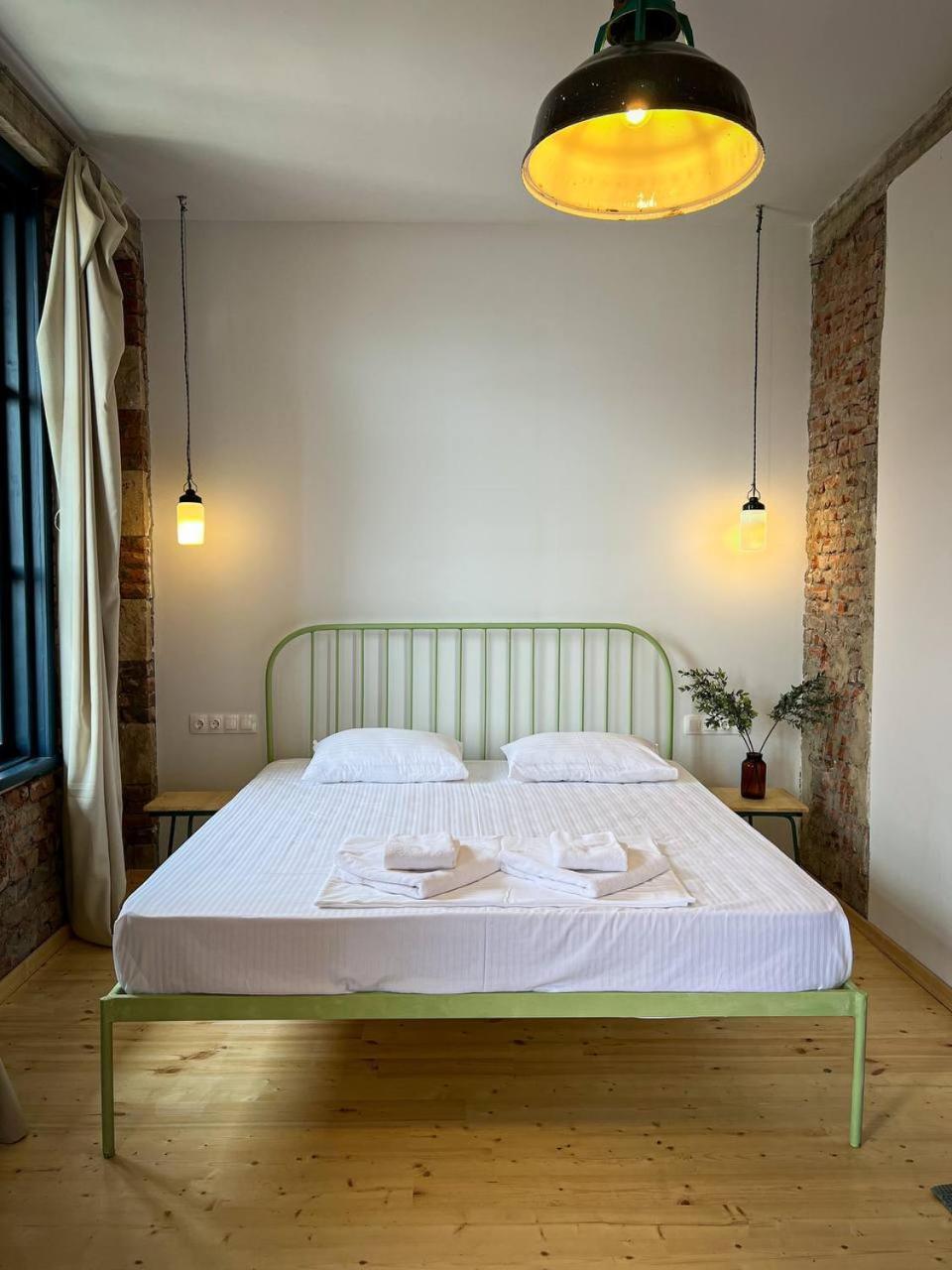 Black Tomato Hostel Kutaisi Esterno foto