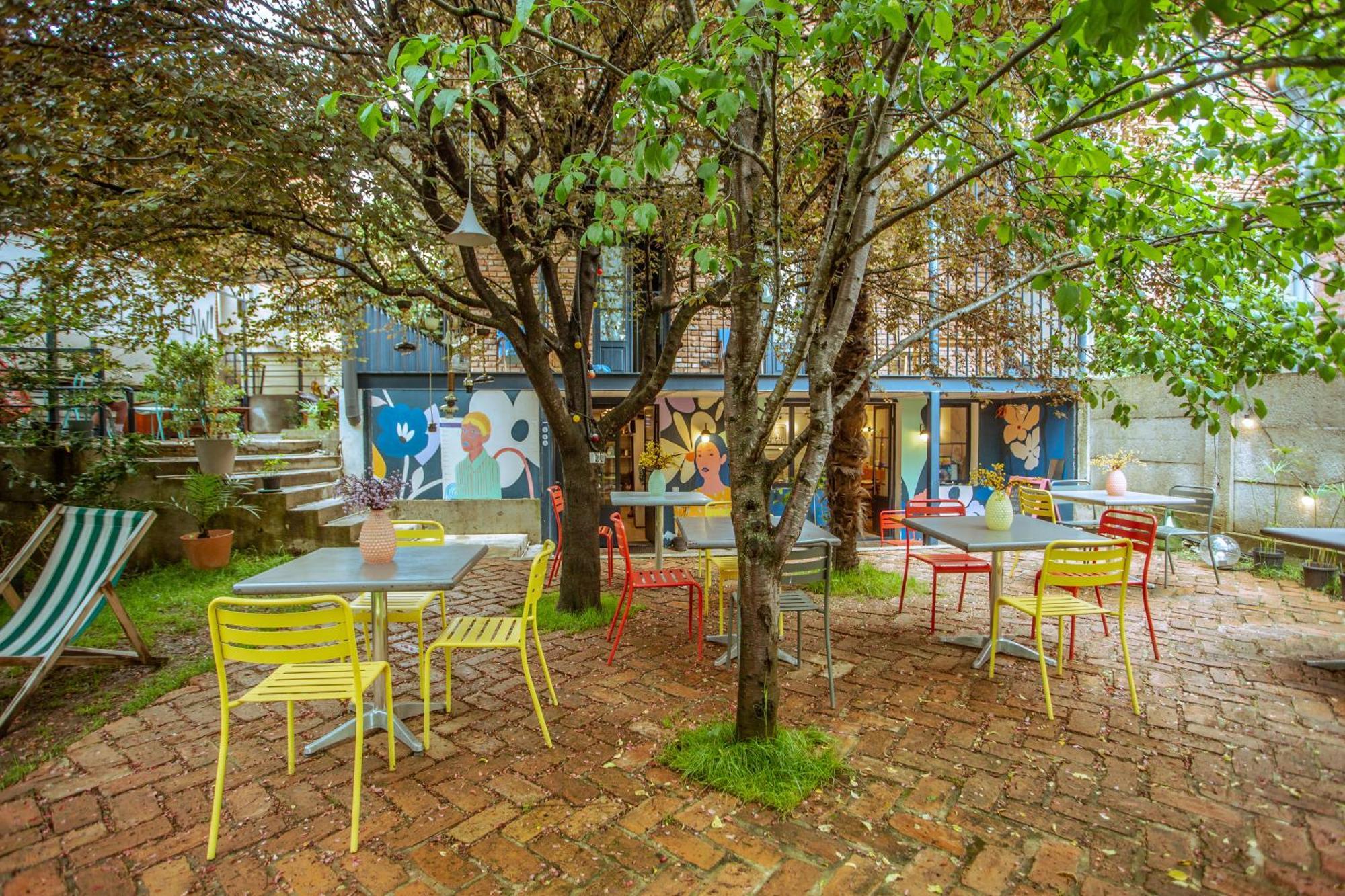 Black Tomato Hostel Kutaisi Esterno foto